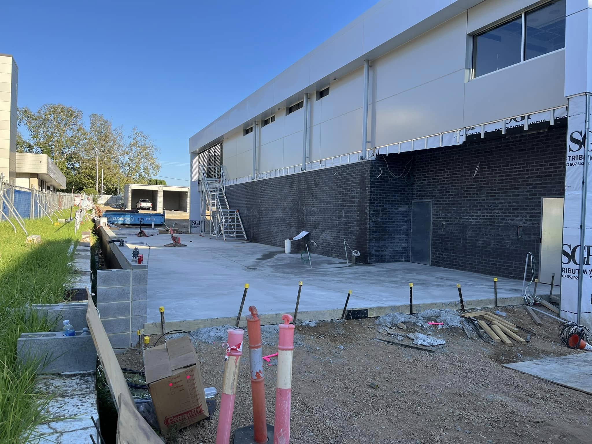 Licensed bricklayer from Bay and Basin Bricklaying on site in Shoalhaven