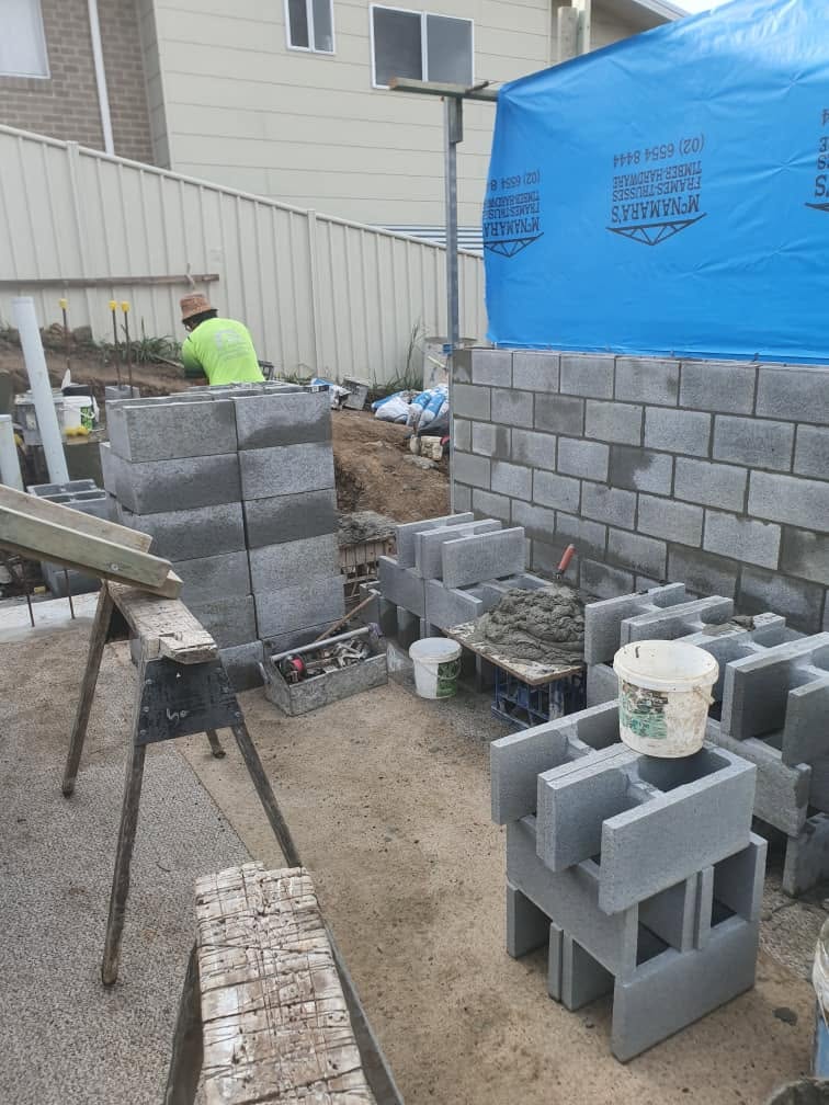 Licensed bricklayer from Bay and Basin Bricklaying on site in Shoalhaven
